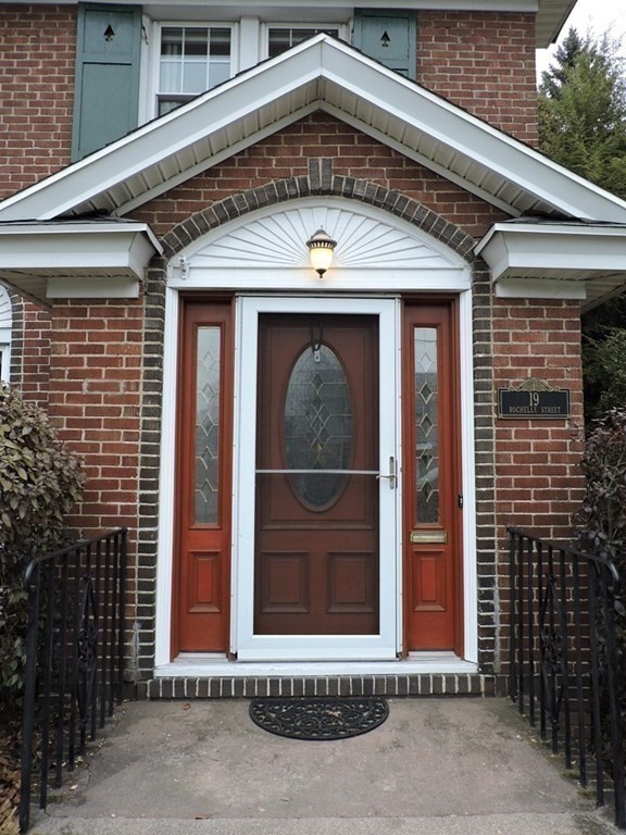 19 Rochelle Street West Springfield, MA 01089 - Photo 3 of 34 Gallery Image 3