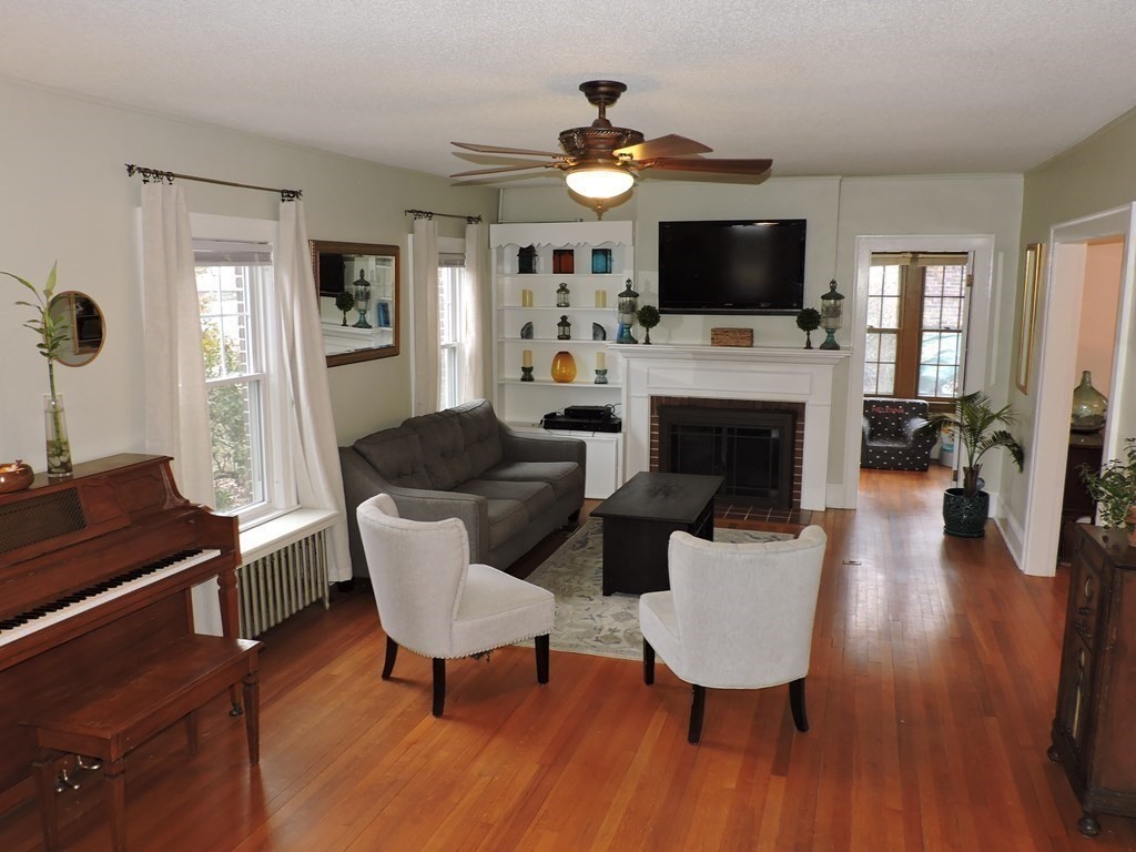 19 Rochelle Street West Springfield, MA 01089 - Photo 5 of 34 Gallery Image 5