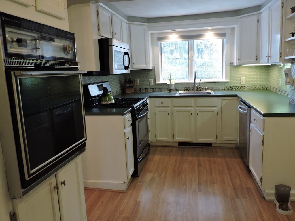 19 Rochelle Street West Springfield, MA 01089 - Photo 9 of 34 Gallery Image 9