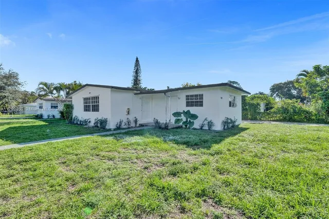 $925,000 | 5657 Grant Street, Hollywood, FL 33021