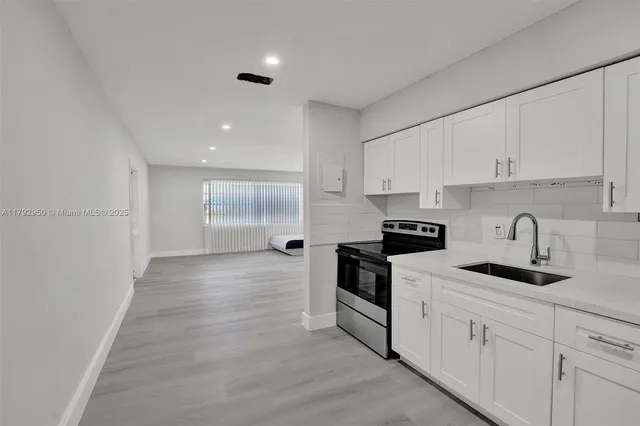 $925,000 | 5657 Grant Street, Hollywood, FL 33021