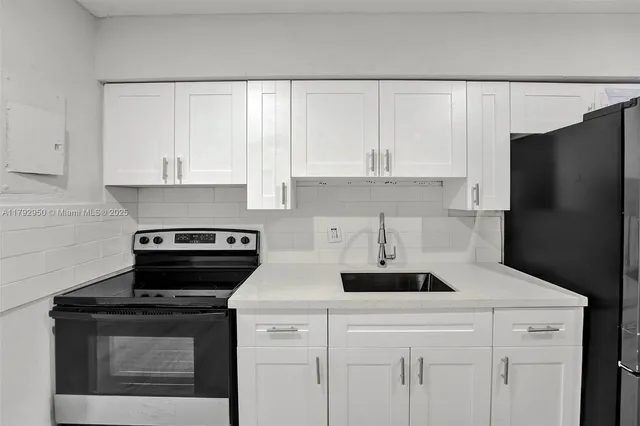 $925,000 | 5657 Grant Street, Hollywood, FL 33021