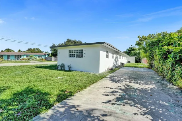 $925,000 | 5657 Grant Street, Hollywood, FL 33021