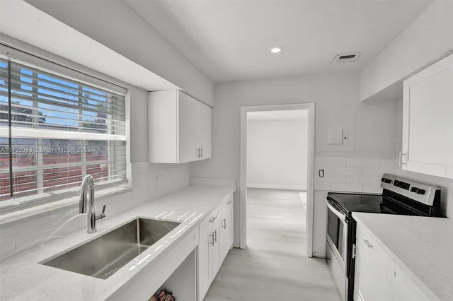 $925,000 | 5657 Grant Street, Hollywood, FL 33021