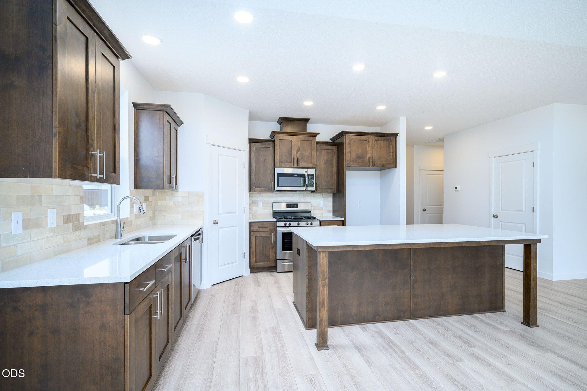 1129 Pumpkin Ridge, Unit 318 Eagle Point, OR 97524 - Photo 4 of 18
