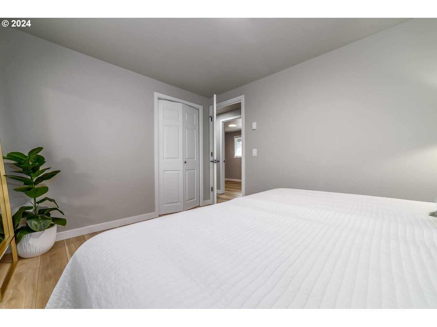 375 Heritage Avenue Eugene, OR 97404 - Photo 15 of 32 a bedroom with a bed and a potted plant