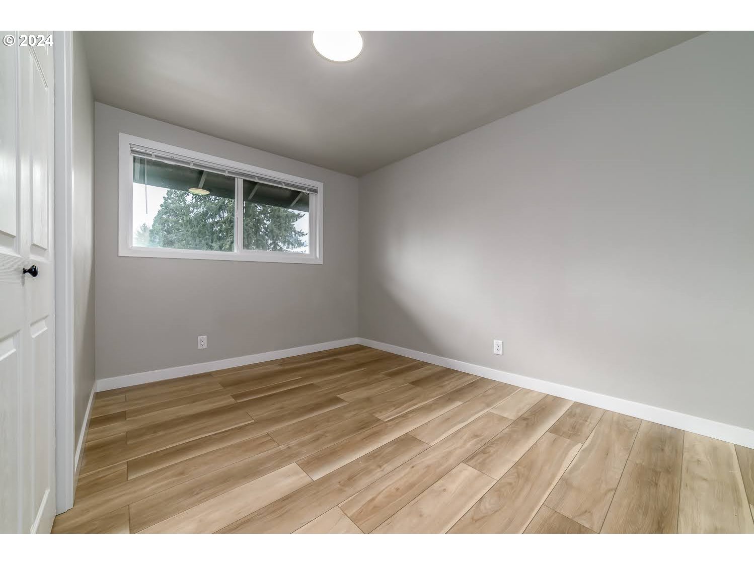 375 Heritage Avenue Eugene, OR 97404 - Photo 17 of 32 a view of an empty room with wooden floor and a window