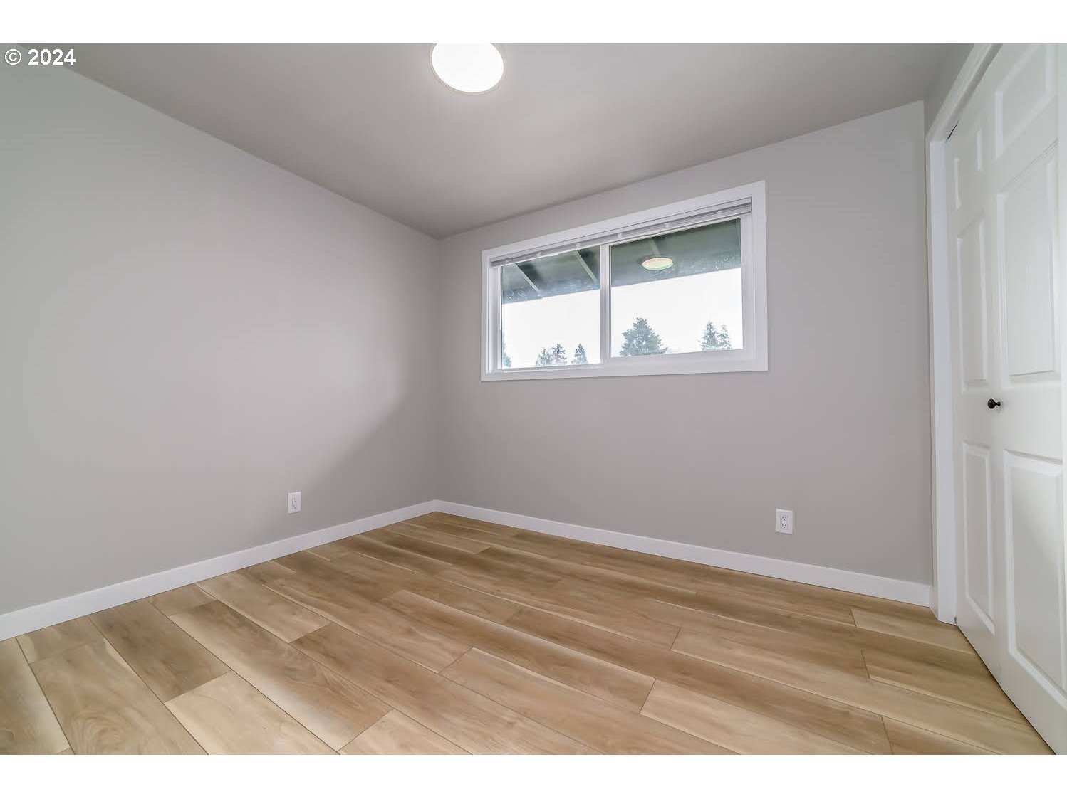 375 Heritage Avenue Eugene, OR 97404 - Photo 19 of 32 a view of room with window