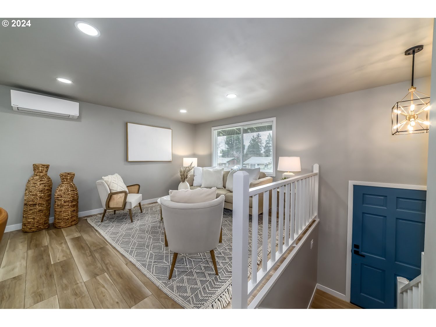 375 Heritage Avenue Eugene, OR 97404 - Photo 21 of 32 a living room with furniture and a table