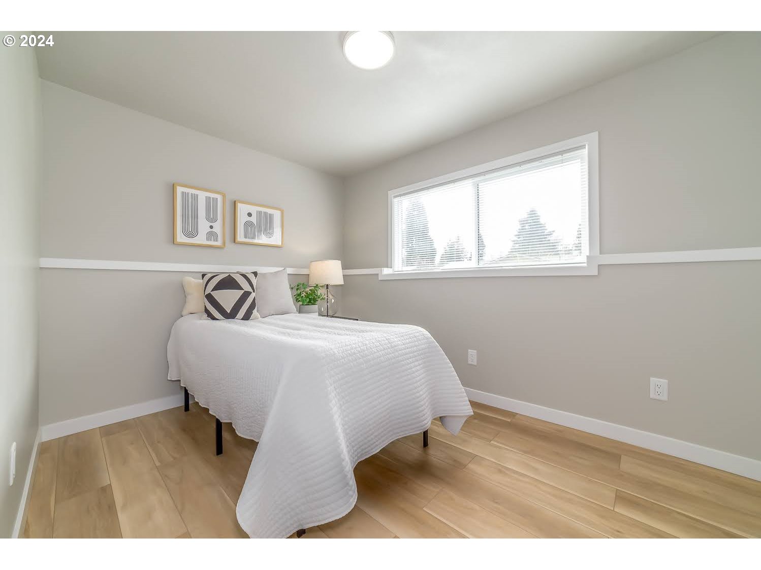 375 Heritage Avenue Eugene, OR 97404 - Photo 25 of 32 a bedroom with a bed and a window