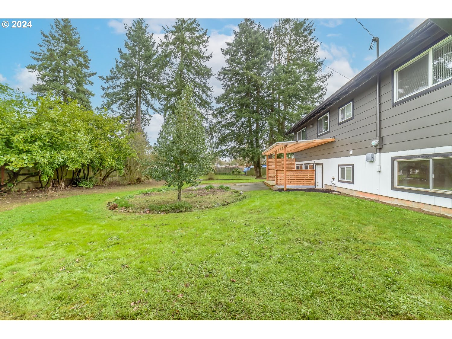 375 Heritage Avenue Eugene, OR 97404 - Photo 29 of 32 a front view of a house with a yard