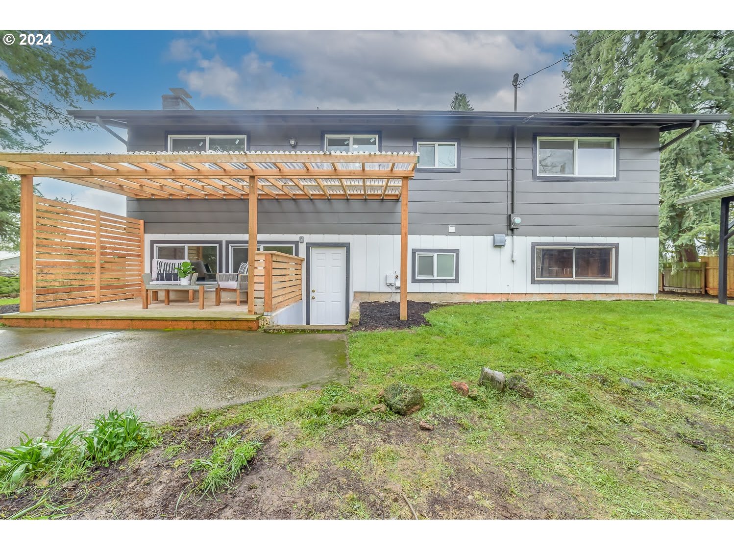 375 Heritage Avenue Eugene, OR 97404 - Photo 30 of 32 a view of a house with backyard and porch