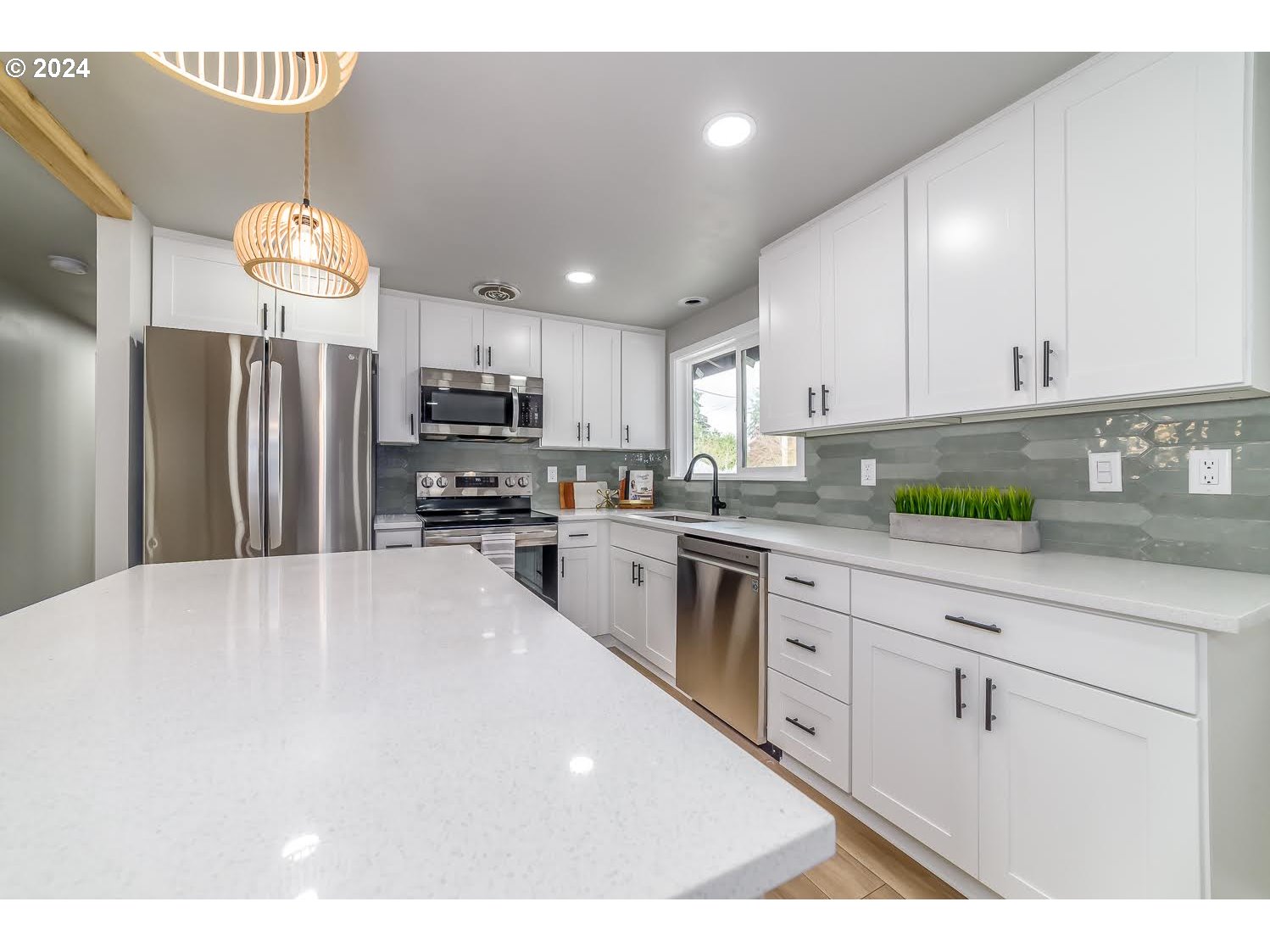 375 Heritage Avenue Eugene, OR 97404 - Photo 9 of 32 a kitchen with granite countertop a stove cabinets and refrigerator