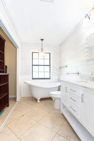 $5,000 | 169 Armadillo Way, West Palm Beach, FL 33411