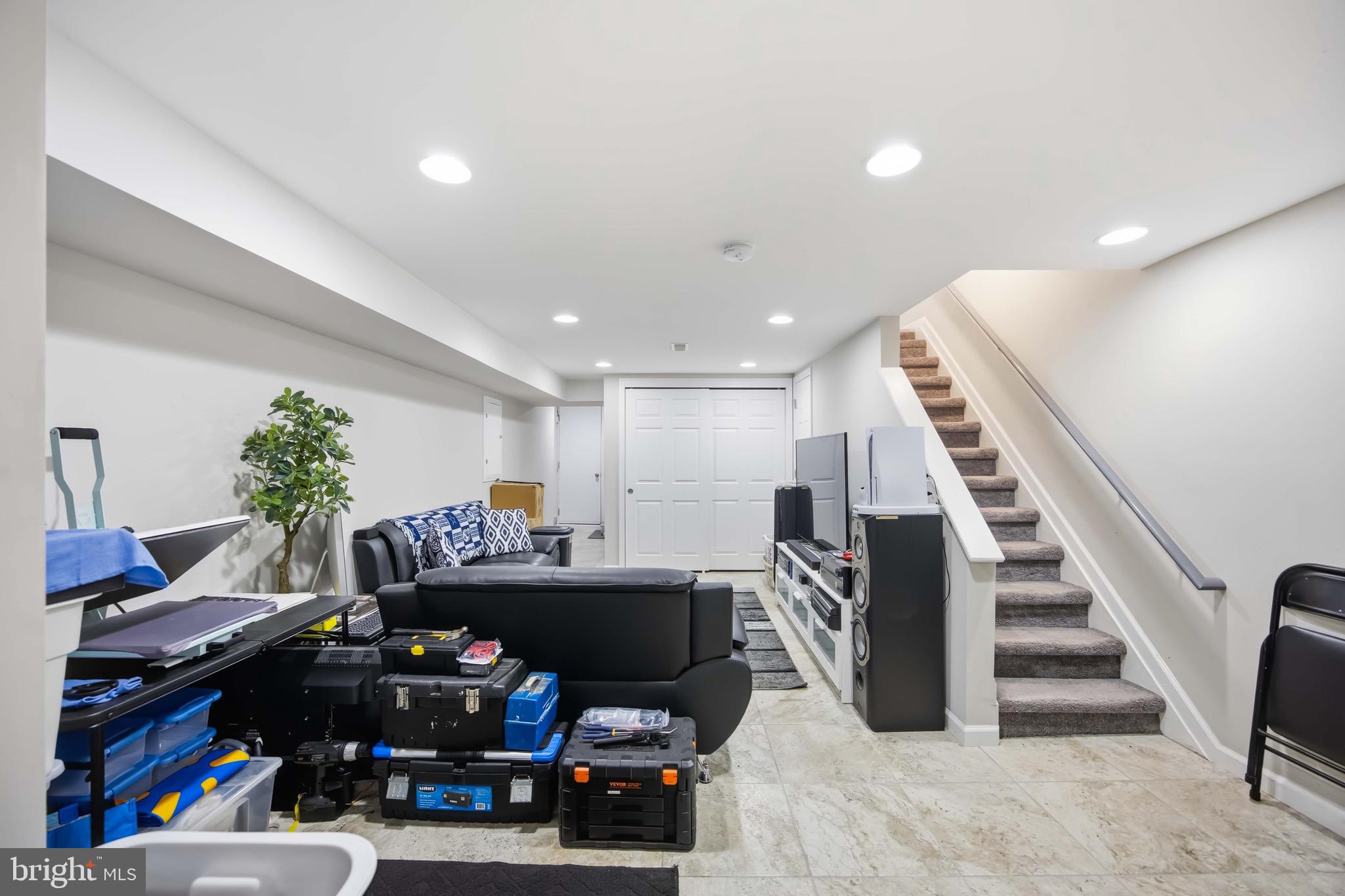 7167 Georgian Road Philadelphia, PA 19138 - Photo 18 of 34 a view of a livingroom with furniture