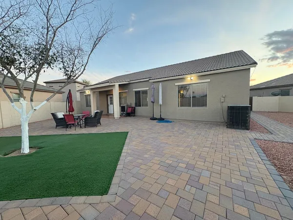 $2,500 | 7408 West Wolf Street, Phoenix, AZ 85033