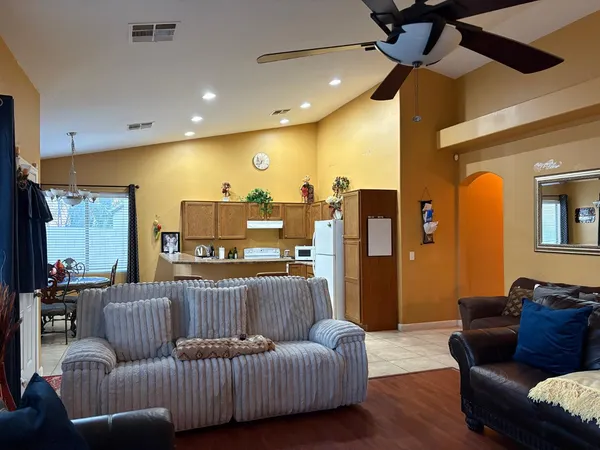 $2,500 | 7408 West Wolf Street, Phoenix, AZ 85033