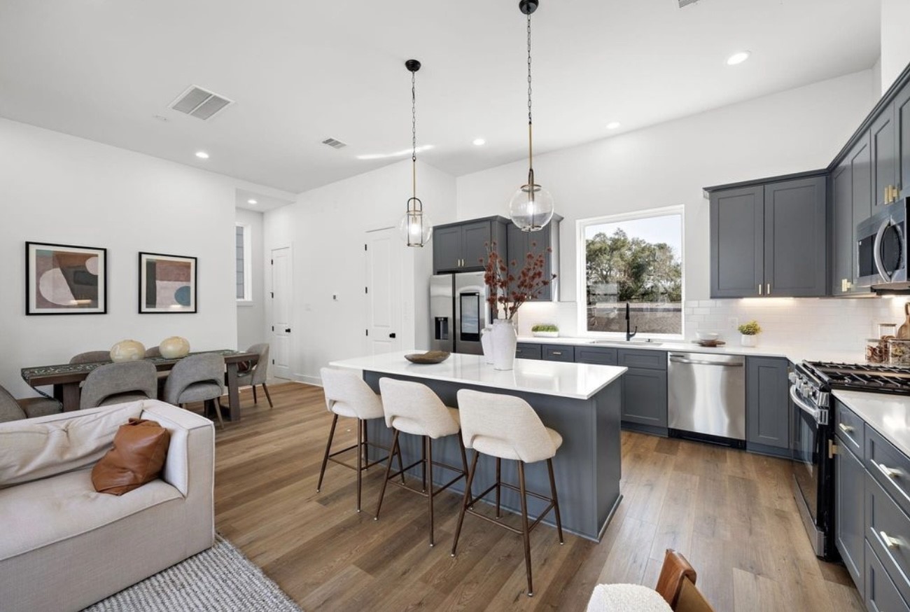 835 Elkhart Street, Unit B Houston, TX 77091 - Photo 4 of 14 a large kitchen with a table and chairs