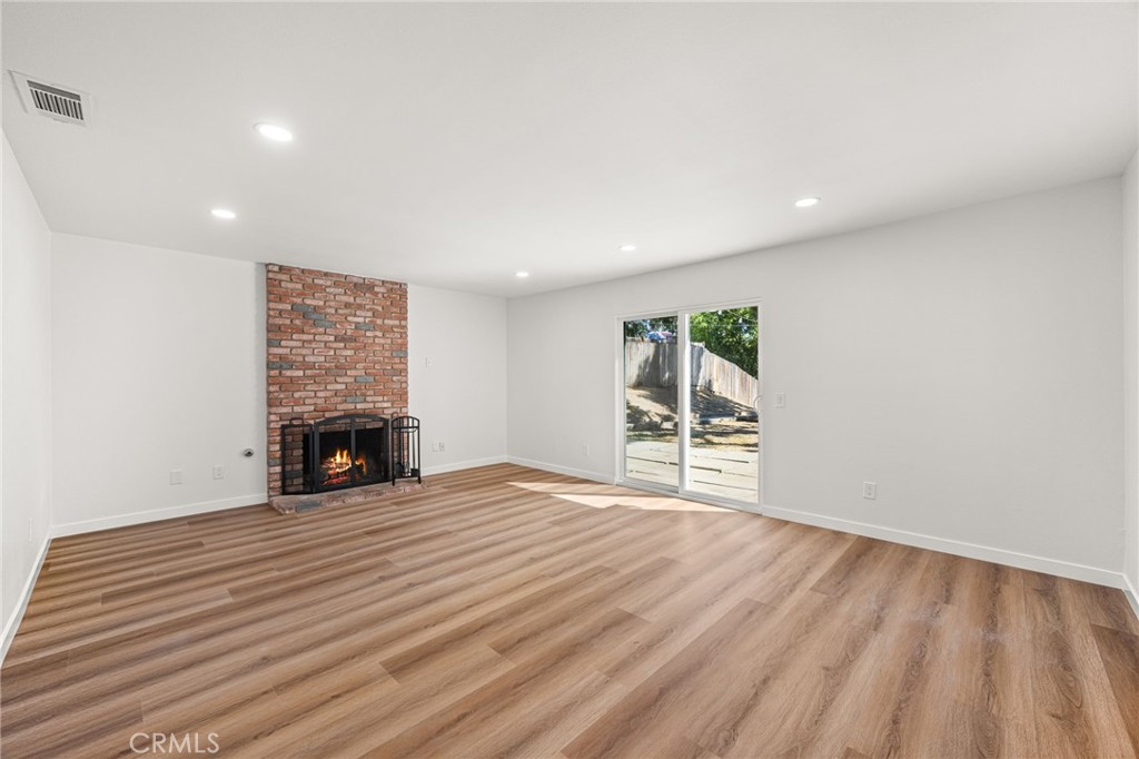 10021 Diamond Head Way Riverside, CA 92503 - Photo 4 of 25 Gallery Image 4