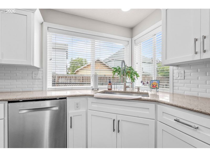 715 Shadowwood Loop Northeast Keizer, OR 97303 - Photo 15 of 41