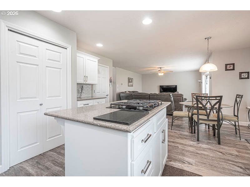 715 Shadowwood Loop Northeast Keizer, OR 97303 - Photo 16 of 41