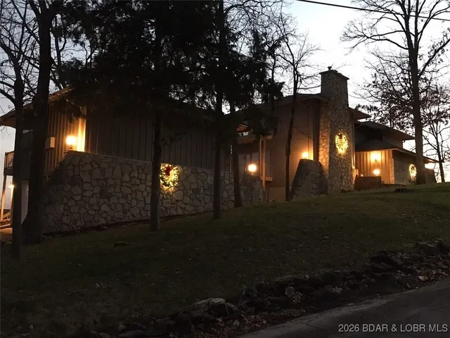 $1,590,000 | 16 Hawk Hill Court, Lake Ozark, MO 65049