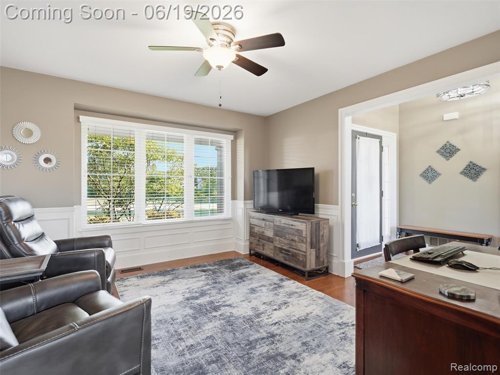 1232 Thorn Ridge Drive Howell, MI 48843 - Photo 4 of 47