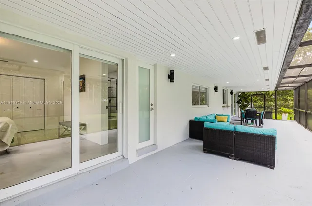a view of livingroom with furniture