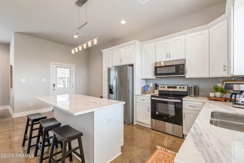 $795,000 | 117 Firethorn Drive, Youngsville, LA 70592