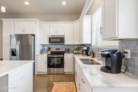 $795,000 | 117 Firethorn Drive, Youngsville, LA 70592