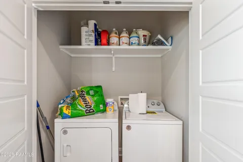 $795,000 | 117 Firethorn Drive, Youngsville, LA 70592