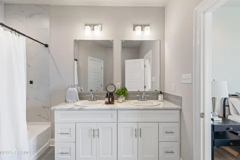 $795,000 | 117 Firethorn Drive, Youngsville, LA 70592