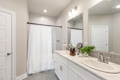 $795,000 | 117 Firethorn Drive, Youngsville, LA 70592