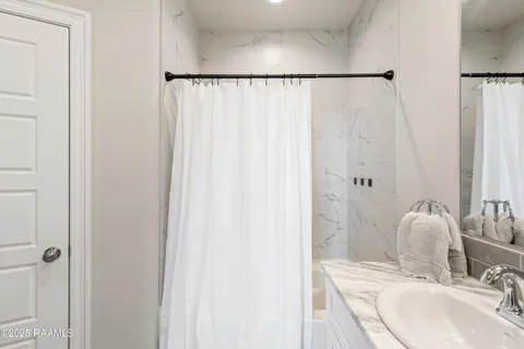 $795,000 | 117 Firethorn Drive, Youngsville, LA 70592