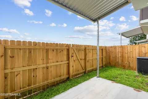 $795,000 | 117 Firethorn Drive, Youngsville, LA 70592