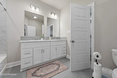 $795,000 | 117 Firethorn Drive, Youngsville, LA 70592