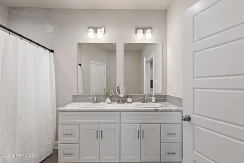 $795,000 | 117 Firethorn Drive, Youngsville, LA 70592