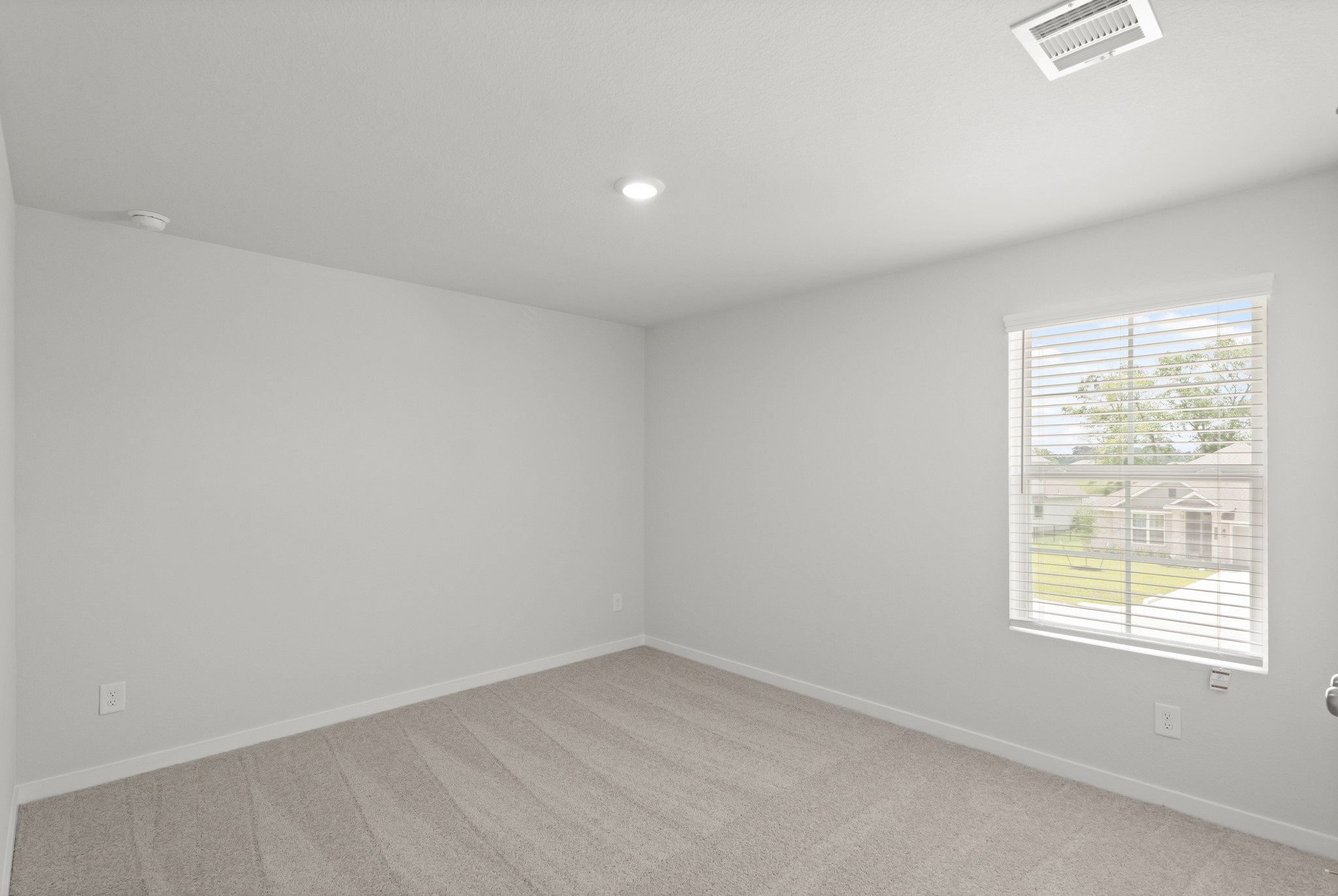 529 Shoreview Drive Conroe, TX 77303 - Photo 24 of 34 an empty room with a window