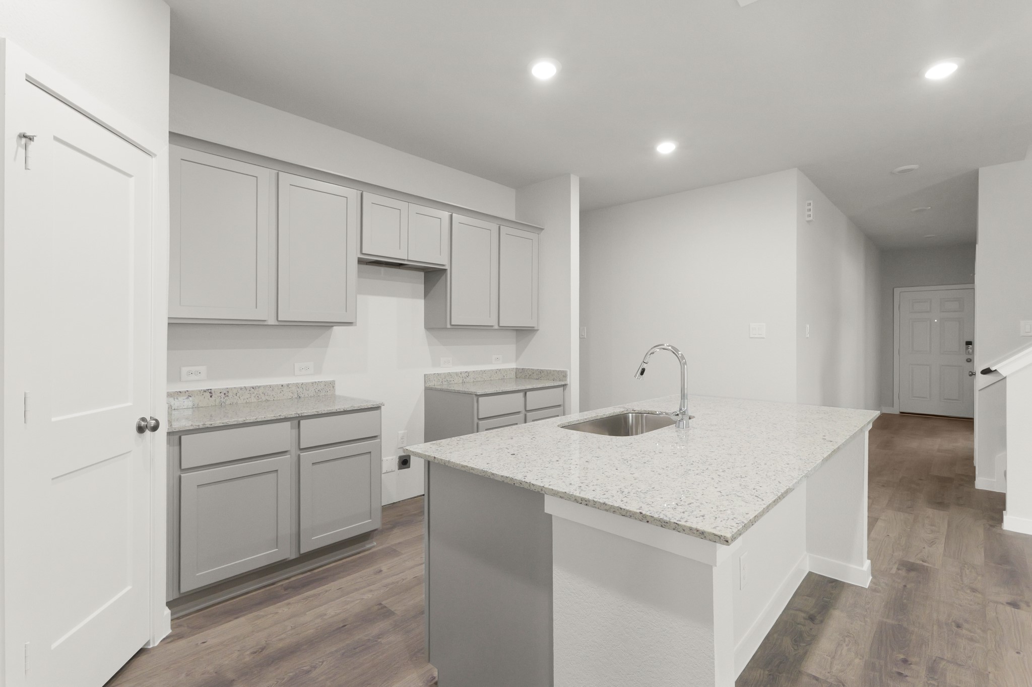 529 Shoreview Drive Conroe, TX 77303 - Photo 4 of 34 a kitchen that has a sink and a stove in it