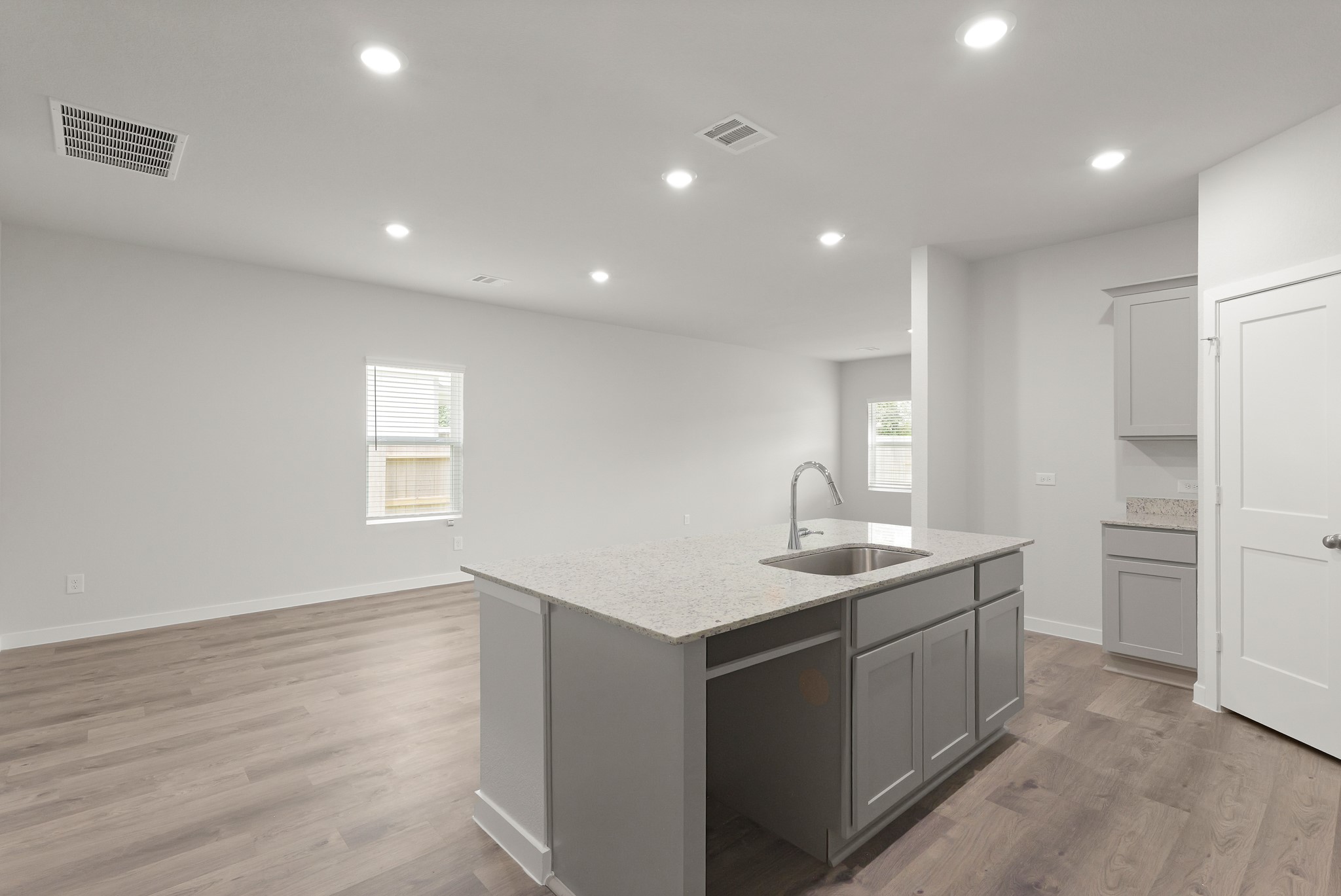 529 Shoreview Drive Conroe, TX 77303 - Photo 5 of 34 a kitchen with a sink stove and refrigerator