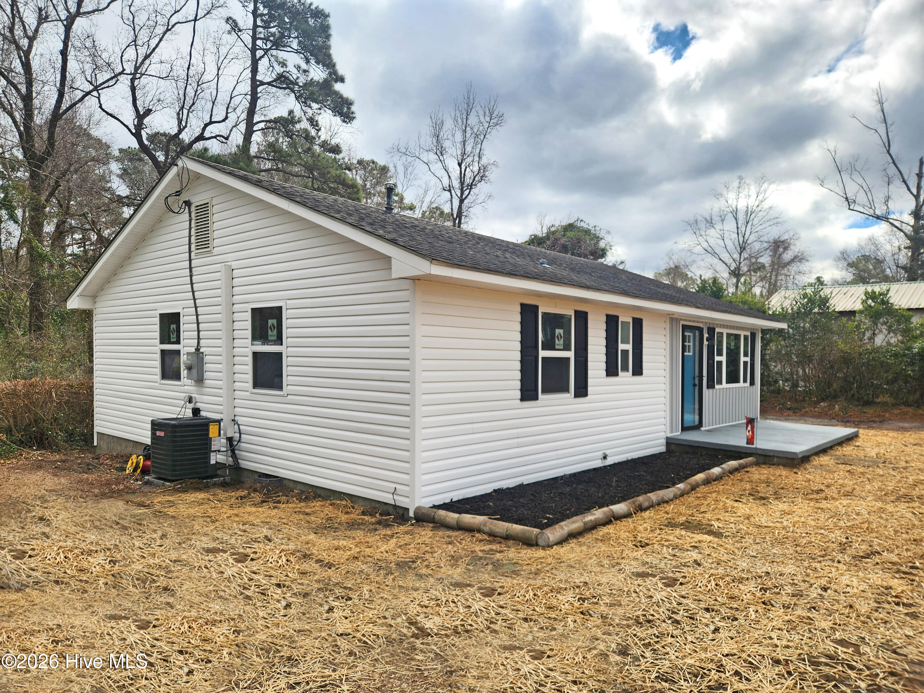 132 South Navassa Road Leland, NC 28451 - Photo 27 of 28 Side