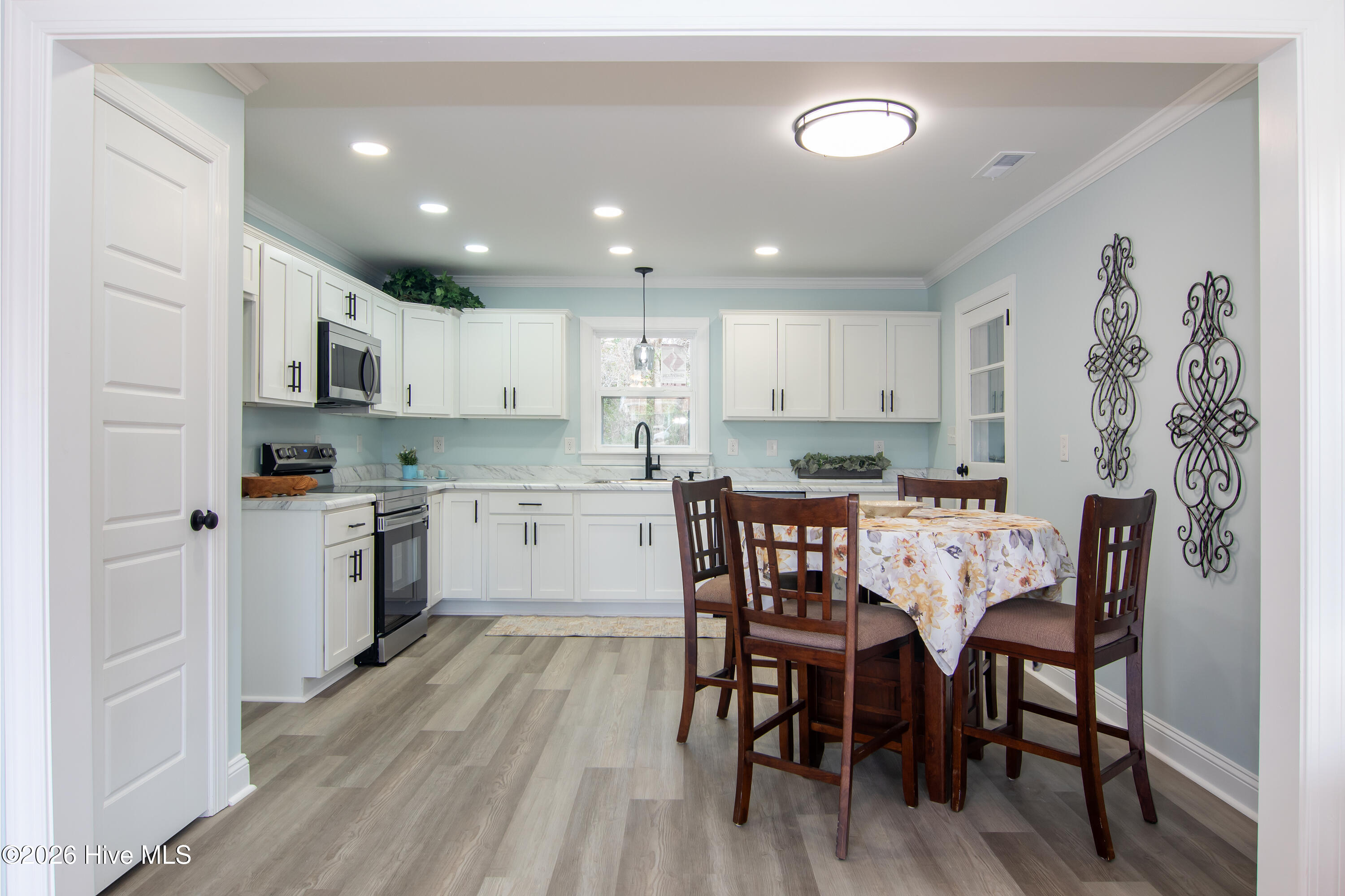132 South Navassa Road Leland, NC 28451 - Photo 6 of 28 Kitchen