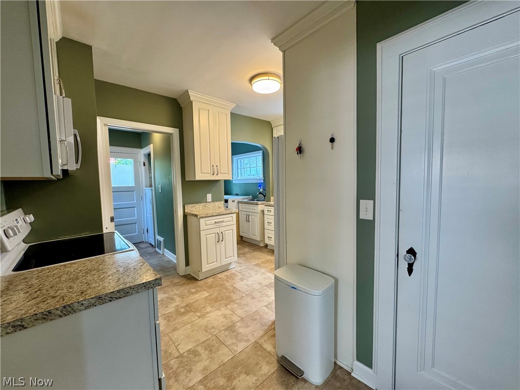 1163 Oxford Road Cleveland Heights, OH 44121 - Photo 10 of 28