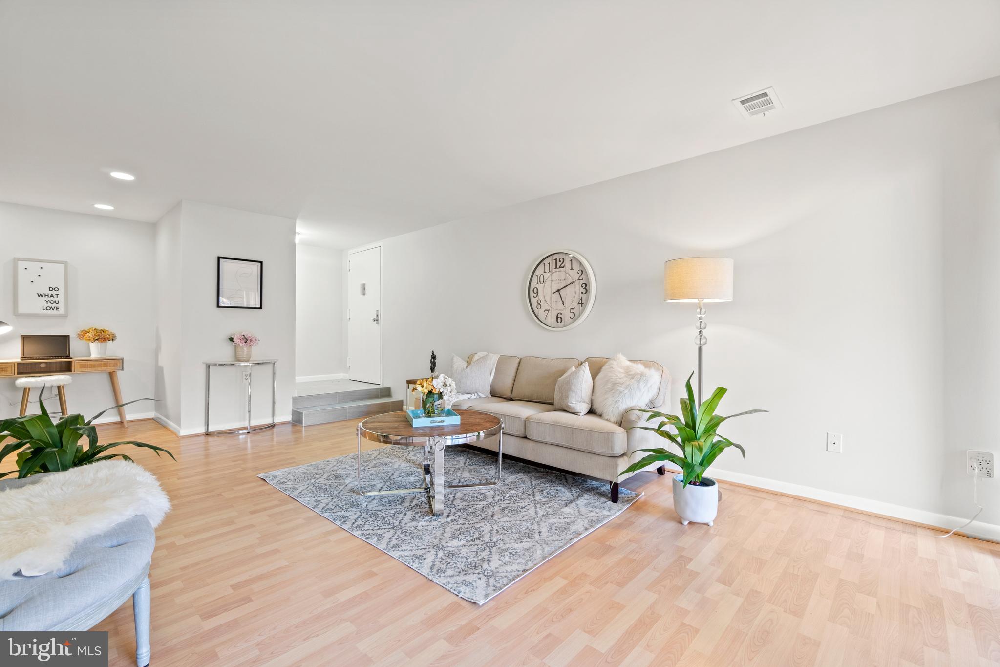 11232 Chestnut Grove Square, Unit 11232233 Reston, VA 20190 - Photo 4 of 20 Gallery Image 4