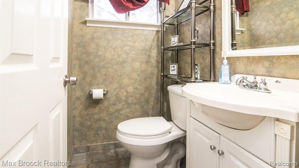 2209 Frazho Road Warren, MI 48091 - Photo 17 of 34