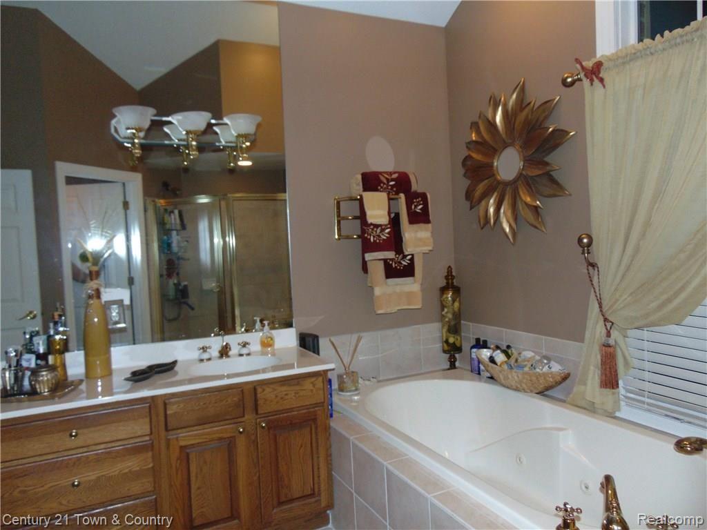 4731 Oakhurst Ridge Road Clarkston, MI 48348 - Photo 29 of 59 ANOTHER VEIW OF THE MASTER BATHROOM...