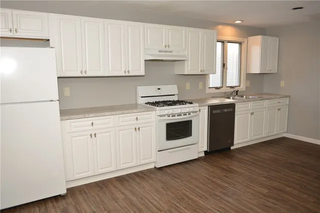 $2,400 | 85 Richard Street, Unit 2, Cranston, RI 02910