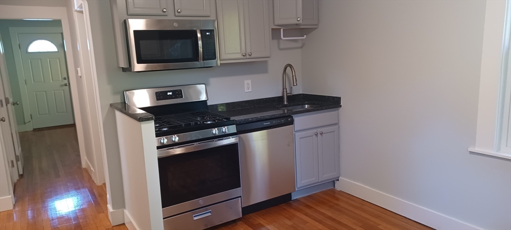 142 Warren Road, Unit B Framingham, MA 01702 - Photo 4 of 16