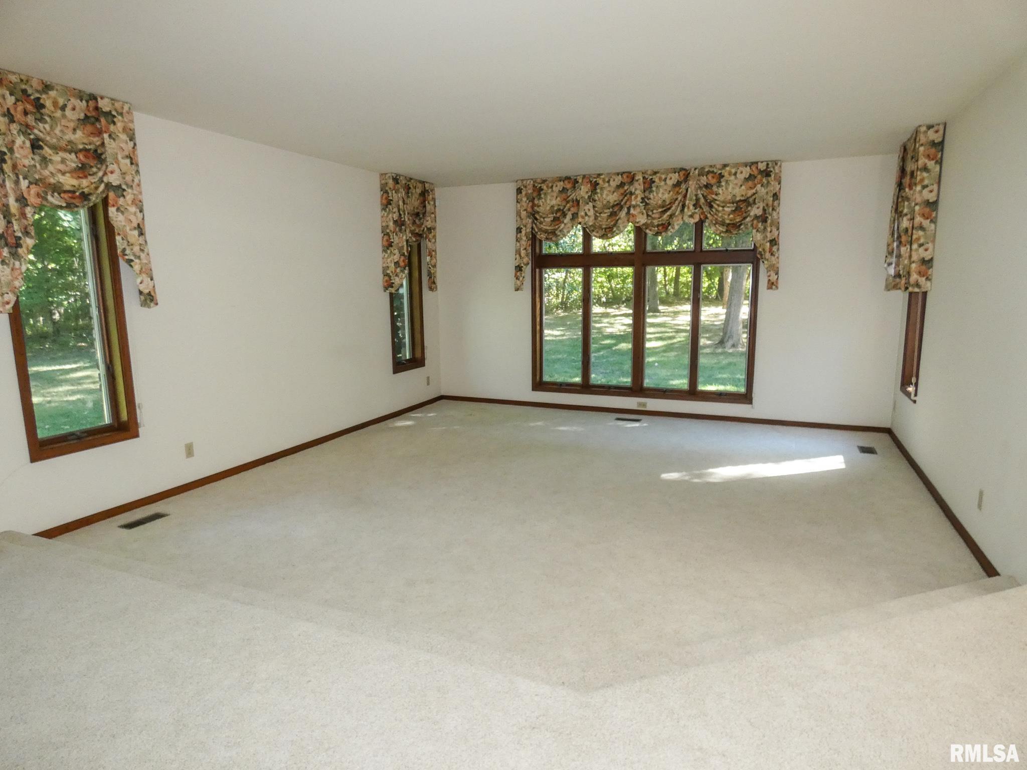 6 Roth Court Metamora, IL 61548 - Photo 10 of 54 Gallery Image 10