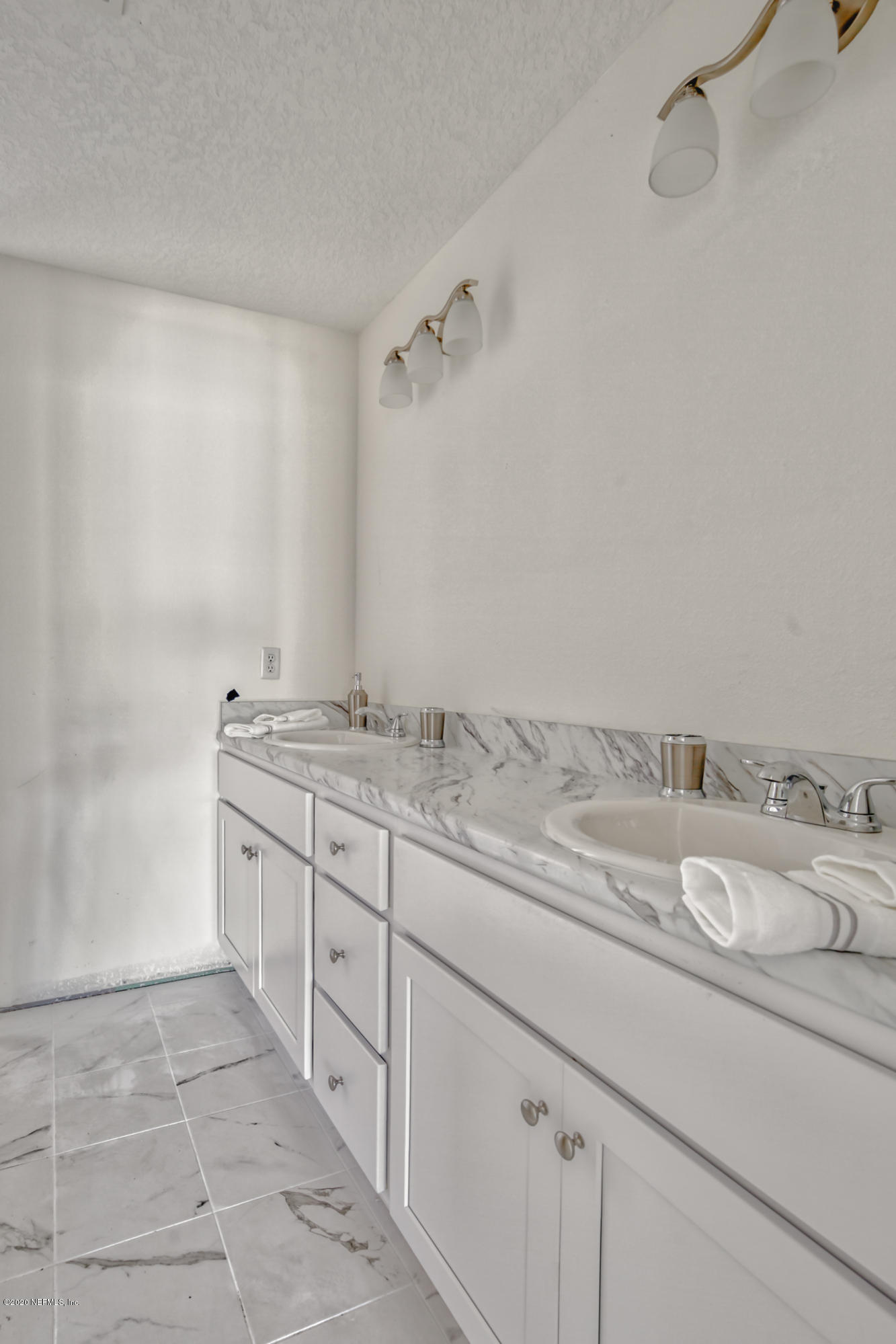 815 Pine Moss Road Jacksonville, FL 32218 - Photo 14 of 31 Master Bathroom